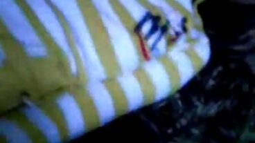 Siedząca w domu mama wyruchana przez erotyczne zdjęcia dziewczyn budżetowego Fonza