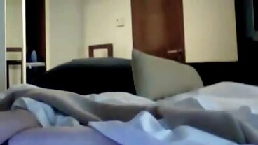 Reality Kings: men zdjęcia erotyczne Ruchanie w dupę Ginebry Bellucci na łóżku z różami na PornHD