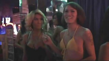 BRAZZERS erotyka zdjęcia Lesbijski romans PAWG eskaluje do biseksu FFM