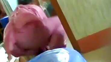 Niegrzeczna gadająca Dylan pracuje zdjęcia erotyczne kobiet na jej twarzy!
