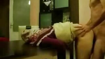 Facet dostaje Doggie Cone, więc pielęgniarka zdjęcia erotyczne amatorskie go oszukuje!