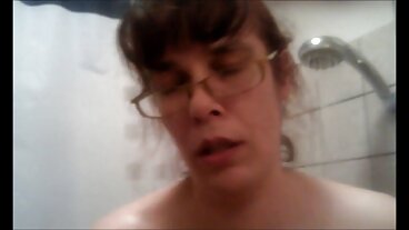 Rosyjski Instytut: Napalona dyrektorka Anya Krey dominuje zdjęcia erotyczne kobiet nastolatkę Kate Rich w PornHD